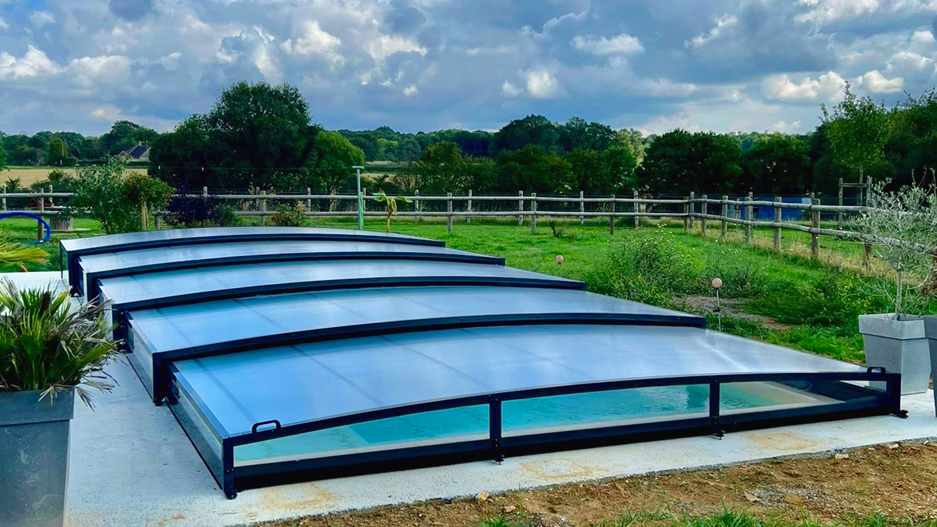 Abris de piscine ultra bas et plats 2 - CoverAbri - Abris en kit Abris de piscine ultra bas et plats 2 - CoverAbri - Abris en kit